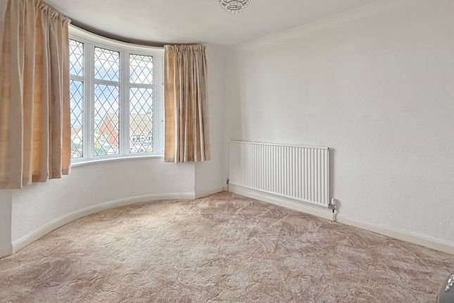 82, Newtown, Westbury photo 4