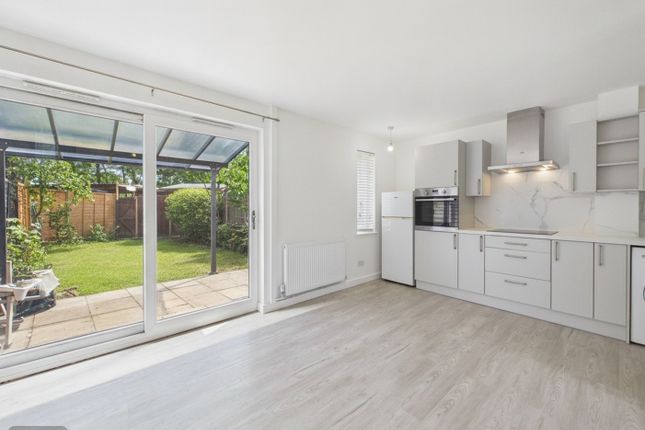 17 Capian Walk, Two Mile Ash, Buckinghamshire photo 2