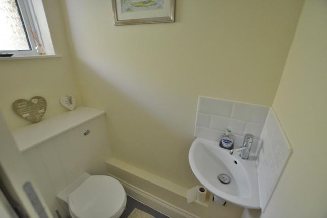 6, Candys Close, Corfe Mullen photo 3