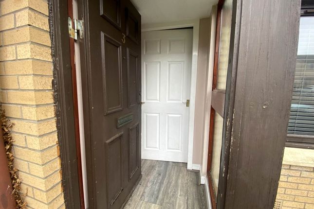 3 McShannon Grove, Bellshill photo 2