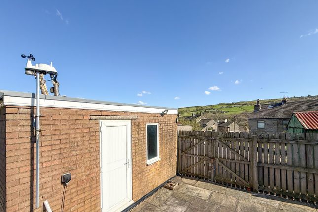 2, Spring Lane, Holmfirth photo 4