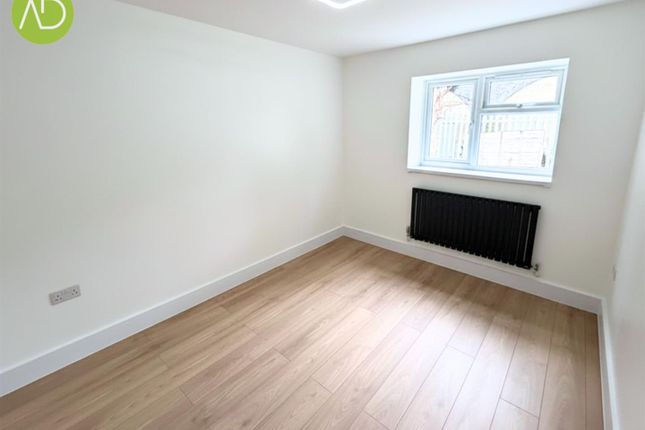 5-bed house on 29, Dudley Avenue, Waltham Cross, £3,250/mo