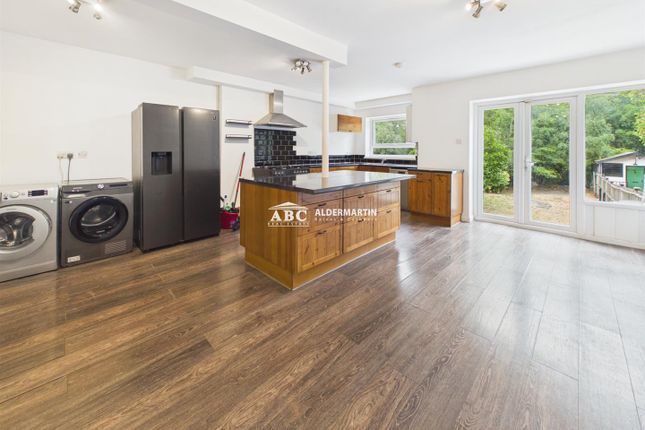 89, Farm Road, Edgware photo 2