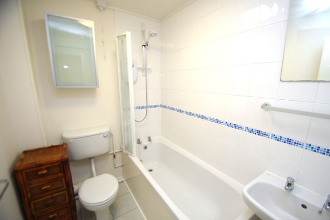 Flat to rent in Guernsey House, Pioneer Way, Watford