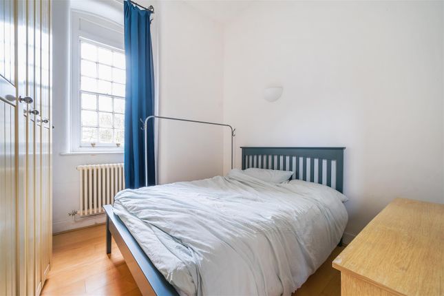 Flat for sale in Queens House, Fennel Close, Maidstone
