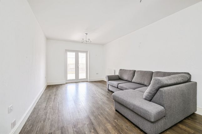 6, Oak Close, Peterborough photo 4