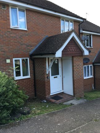 Thumbnail Flat to rent in Lords Close, Shenley, Radlett