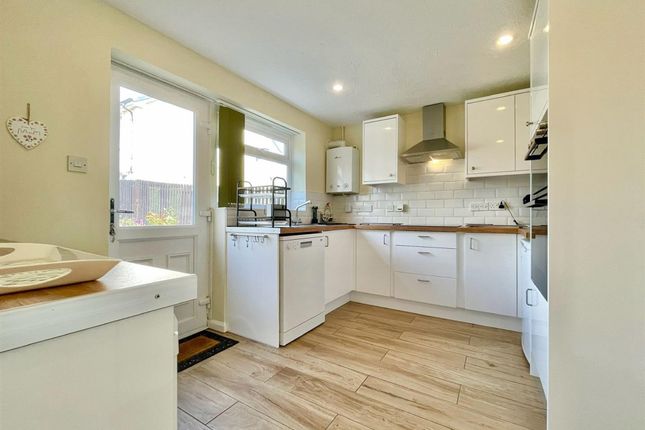 4 Heron Close, Weymouth photo 2