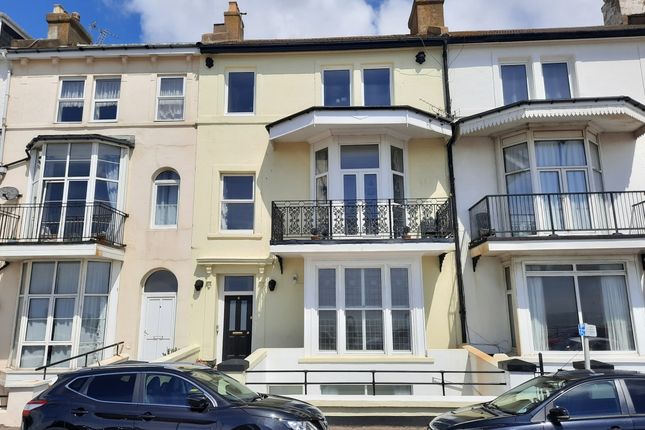 Thumbnail Flat to rent in Marine Parade, Hythe