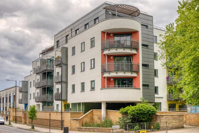 107, Crown Dale, London photo 2