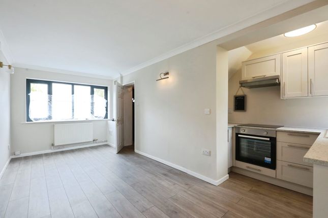 28, Joseph Way, Stratford-upon-Avon photo 2