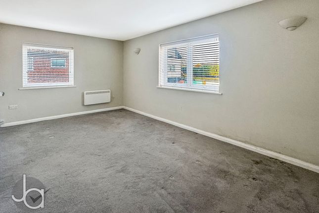Flat 21 Charleston Court, Seaview Avenue, Colchester photo 3