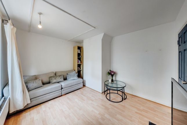 Flat 1, Triton House, Cahir Street, London photo 4