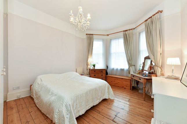 Flat to rent in Warwick Road, Earls Court