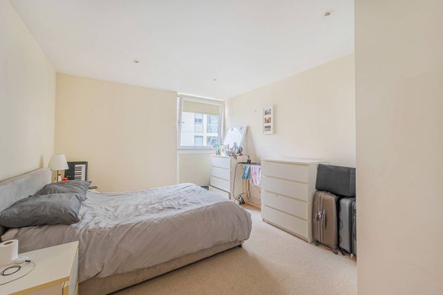 Flat to rent in Denison House, Canary Wharf, London