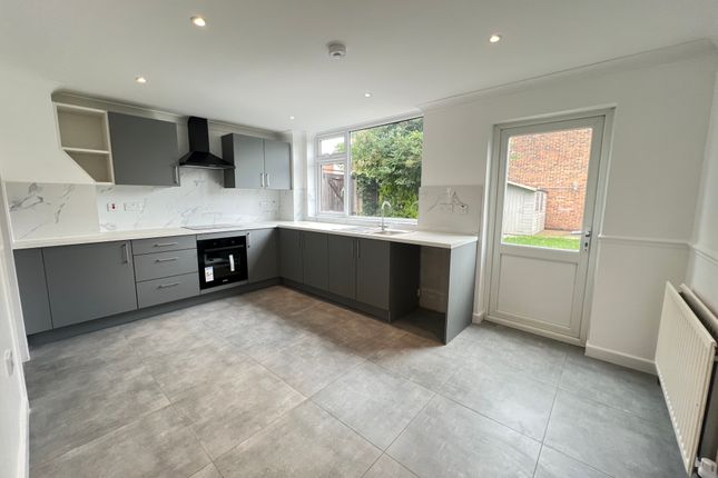 39, Altham Grove, HARLOW photo 2