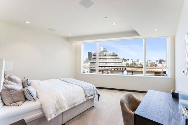 Flat for sale in Earls Way, London