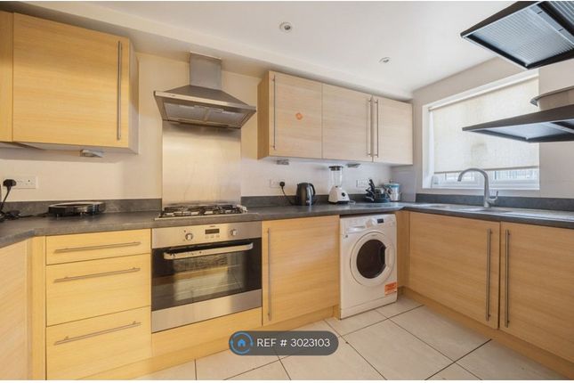 Albacore Way, Hayes photo 5