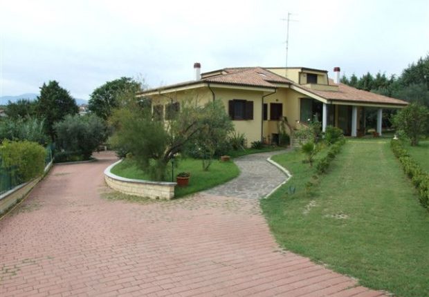 Thumbnail Villa for sale in Ortona, Chieti, Abruzzo