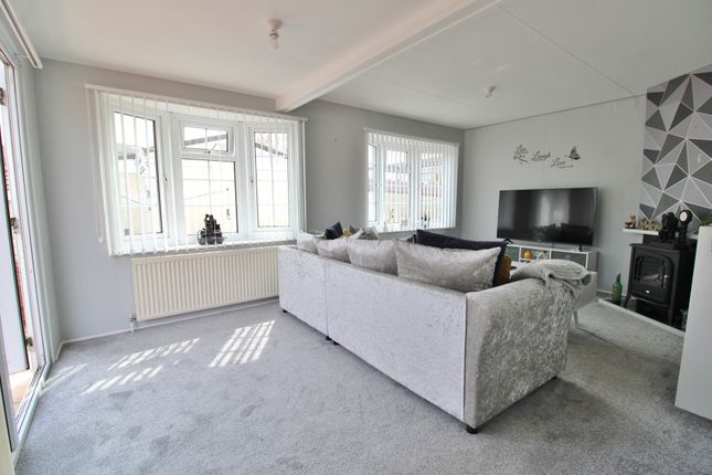 49, Henderson Park, Southsea photo 2