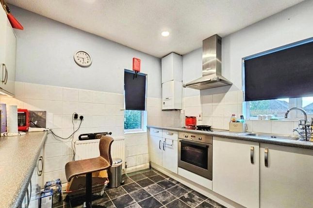 32, Philip Road, Surrey photo 2