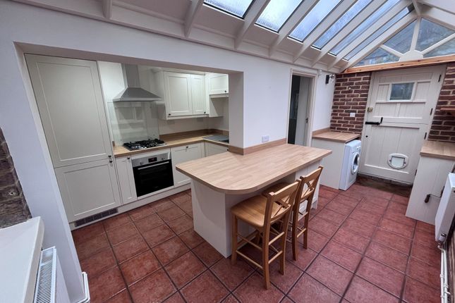 77 Lion Lane, Haslemere photo 3