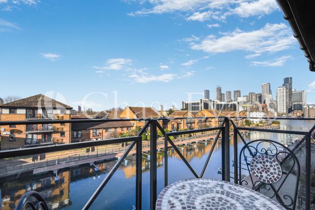 Thumbnail Flat for sale in Clippers Quay, Falcon Way, Isle Of Dogs