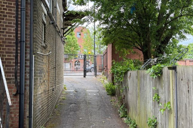 62a, Joel Street, Northwood photo 2