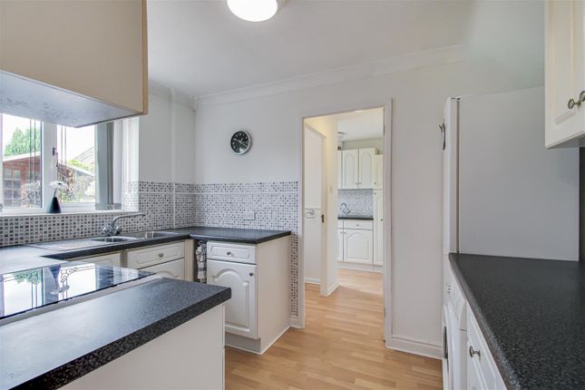 35, Woodmoor Rise, Wakefield photo 4