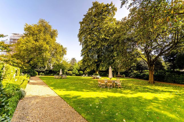 Hyde Park Gardens, Hyde Park Estate photo 3