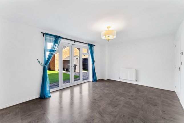 19, Armfield Grove, Leigh photo 4