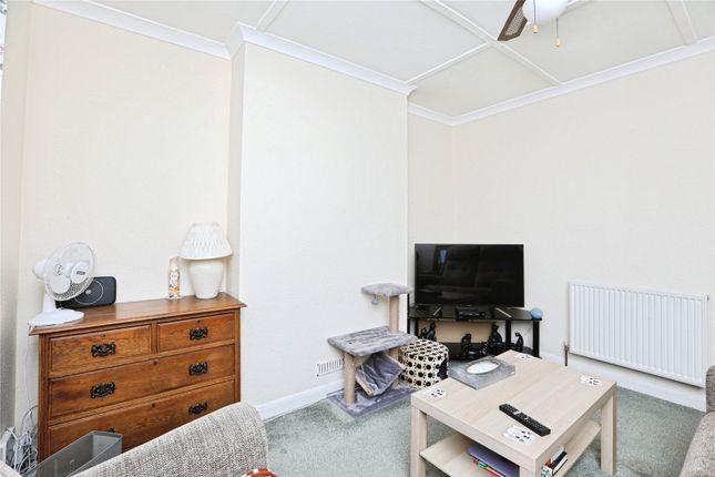 8, Cecil Avenue, Kent photo 3
