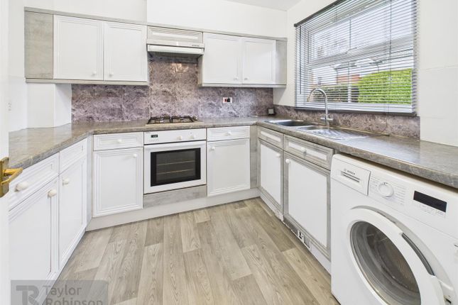 21, Shoreham Road, Crawley photo 2