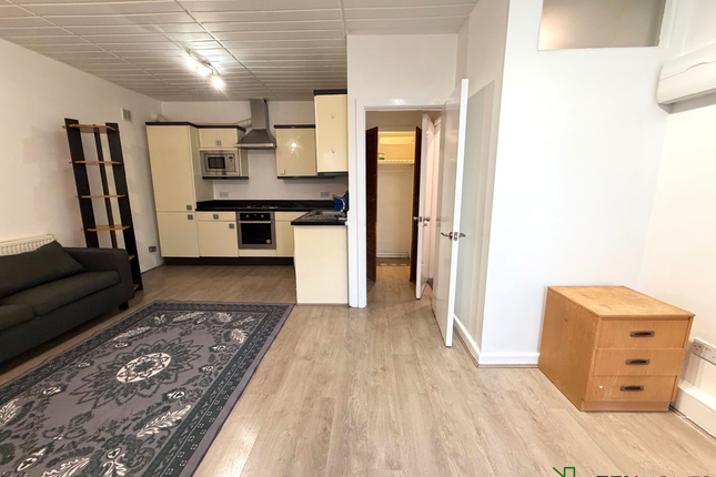 1b Princes Avenue, London photo 3