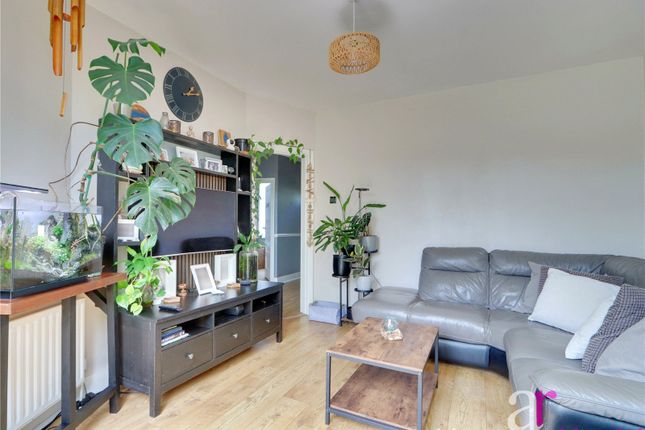 5, Myddelton Close, Middlesex photo 4