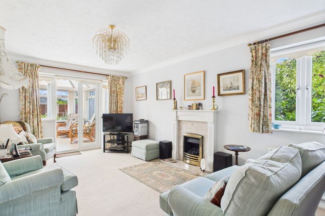 9, Andrew Burtts Close, Woodbridge photo 2