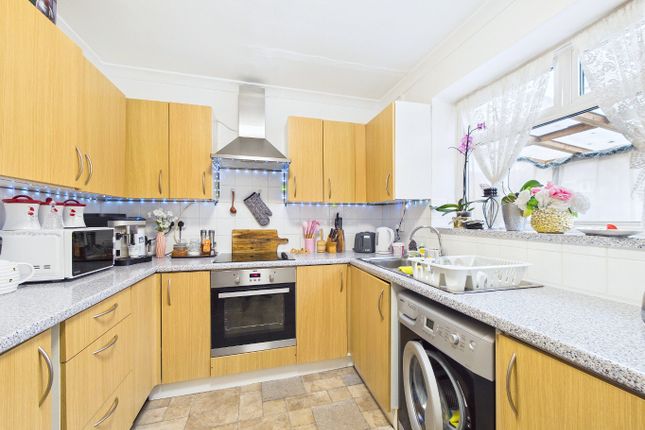 72 Foyle Drive, South Ockendon, Essex photo 4