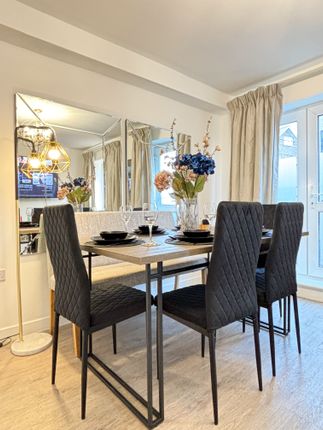 Flat for sale in Paxton Place, London