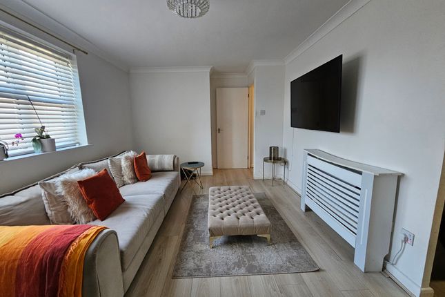 Flat 12, Luton photo 3