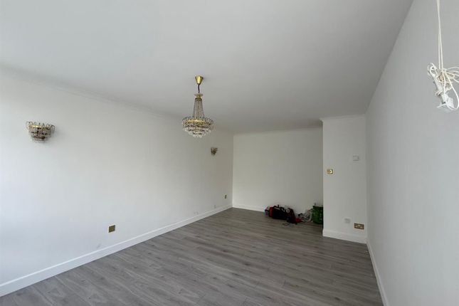Flat 2, Westchester Court, Westchester Drive, London photo 2