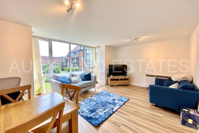 20, Wyllyotts Close, Potters Bar photo 2
