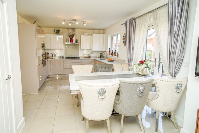 24, Ramsay Drive, Leighton Buzzard photo 3