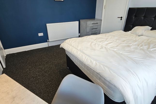 Shared accommodation to rent in Park Bank, Salford
