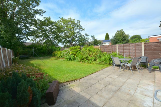 59, Moorfield Avenue, Denton photo 3