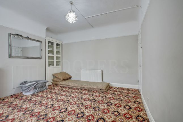 59, Vincent Gardens, London photo 3