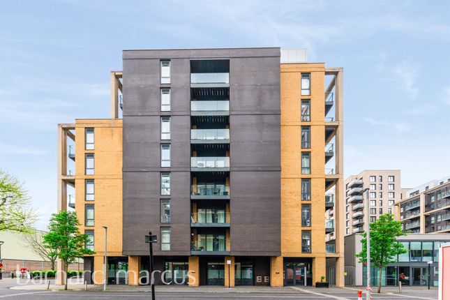 Flat for sale in Enterprise Way, London