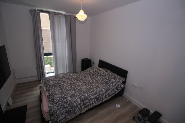 Flat to rent in Kimpton Road, Luton, Bedfordshire