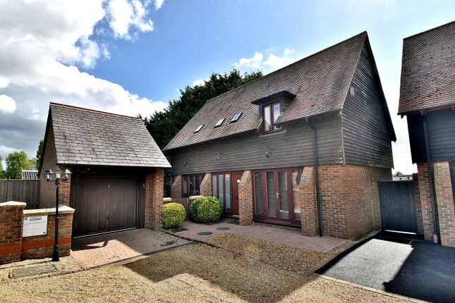 9, Lake Farm Close, Ferndown photo 3