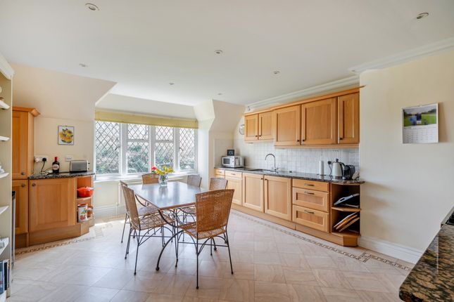 4, Holly Hill Park, Banstead photo 3