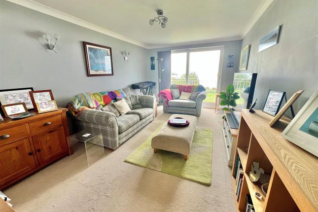 4 Aman Court, Granville Road, Totland Bay photo 3